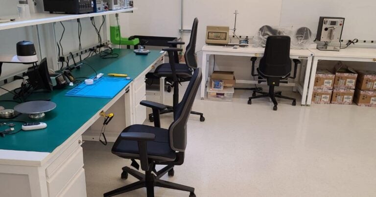 Photo of a laboratory with ESD flooring with some ESD chairs under the tables.